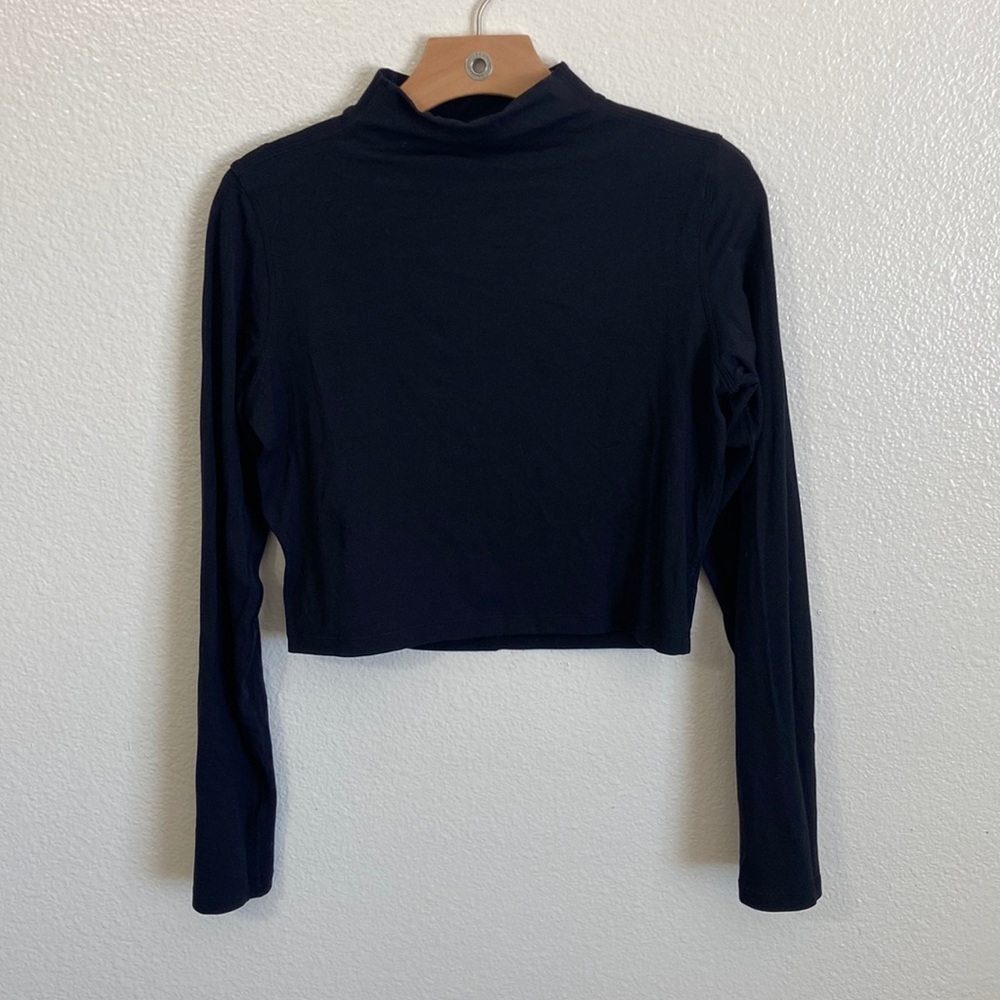 Lululemon NWOT cropped mock neck long sleeve
